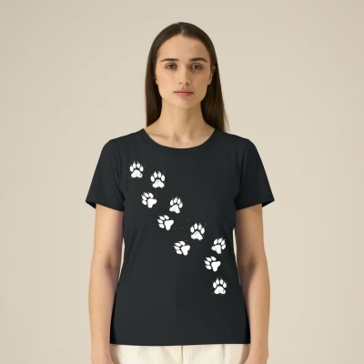 damske-tricko-cerne-bile-tlapky